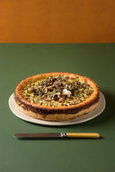 Cheesecake con hongos y pistachos